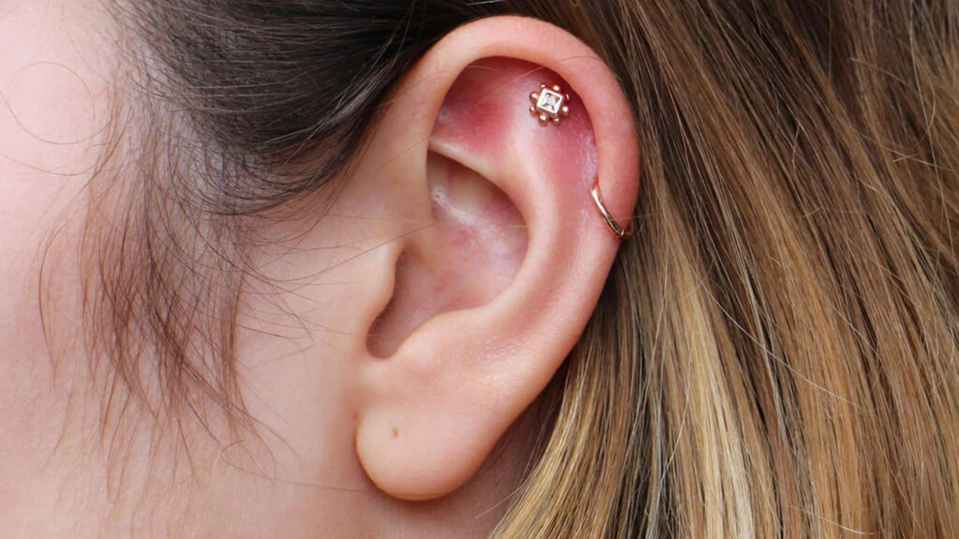 Outer helix piercing