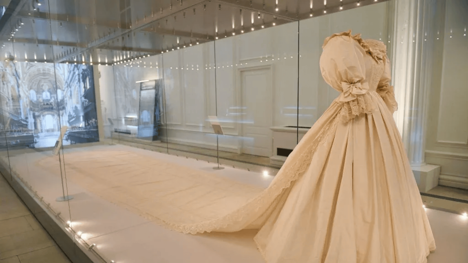diana wedding dress in mueseum