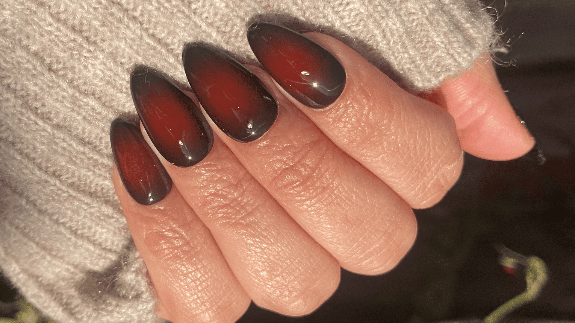 red-aura-nails