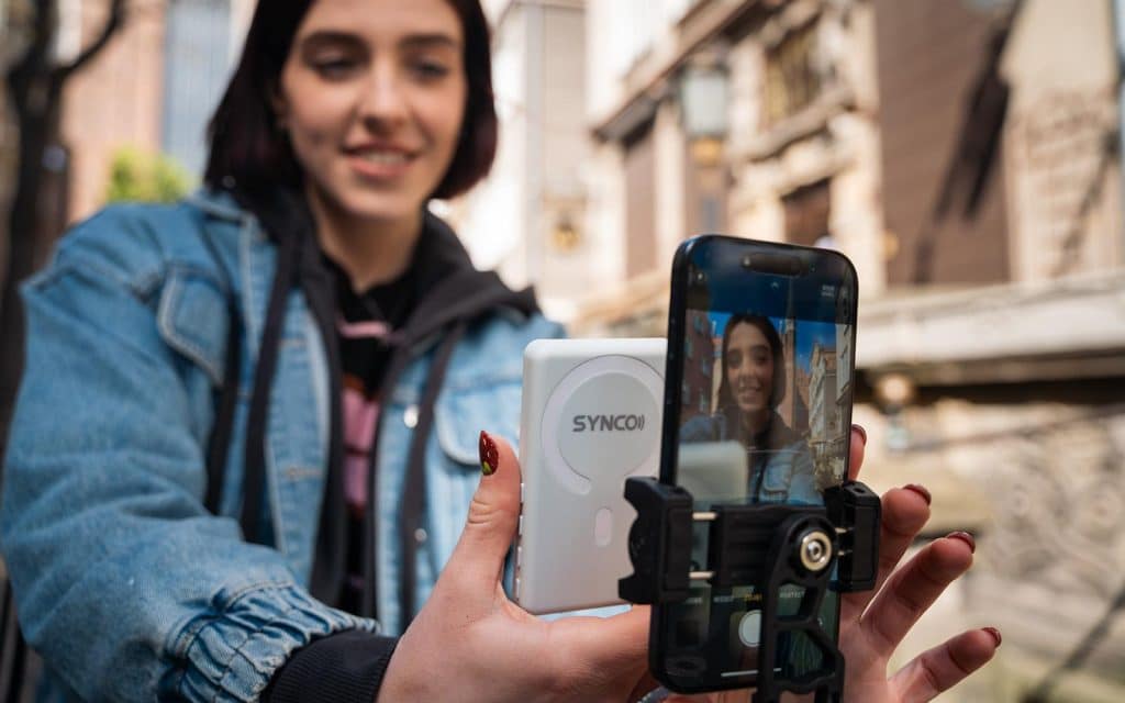 Why fashion creators need a touch screen monitor for phone