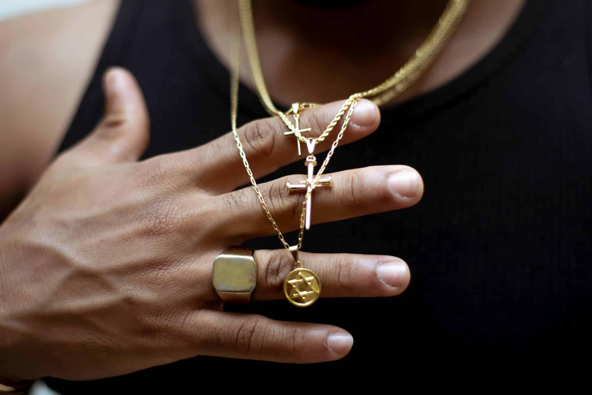 Men’s Chains, Necklaces and Pendants: Choosing a Piece That Actually Feels Like You